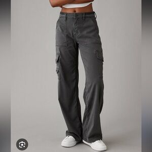 women’s ae dreamy drape stretch cargo high-waisted baggy dark gray size 0